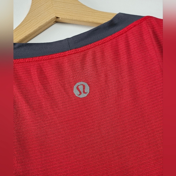 Lululemon Men's Red Crew Swift T-Shirt Classic Octagon Logo Sz XL - Picture 4 of 12